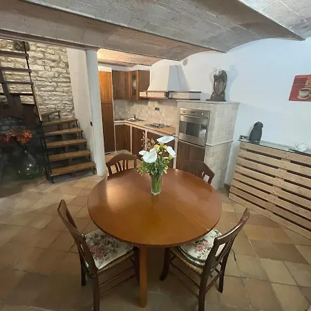 Dom wakacyjny Charming Independent House In Center, Free Parking Nearby Spello