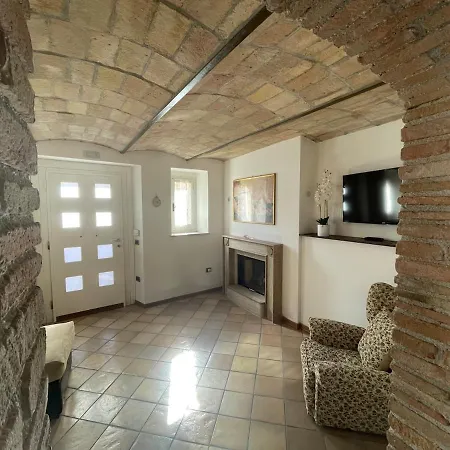 Dom wakacyjny Charming Independent House In Center, Free Parking Nearby Spello