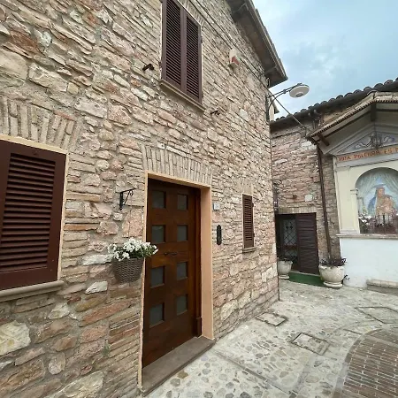 Charming Independent House In Center, Free Parking Nearby Сasa de vacaciones