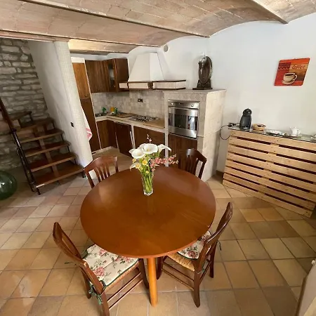 Dom wakacyjny Charming Independent House In Center, Free Parking Nearby *