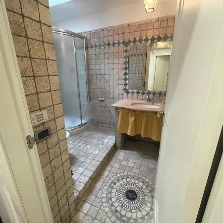 Dom wakacyjny Charming Independent House In Center, Free Parking Nearby *